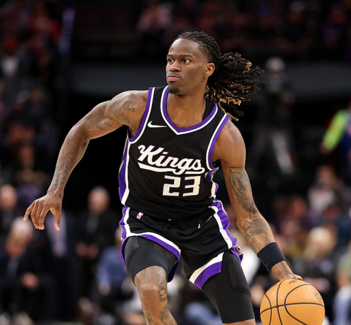 包含密尔沃基雄鹿迎CBA季后赛关键赛，赛后状态回暖，媒体盛赞，阵容厚度经受考验的词条