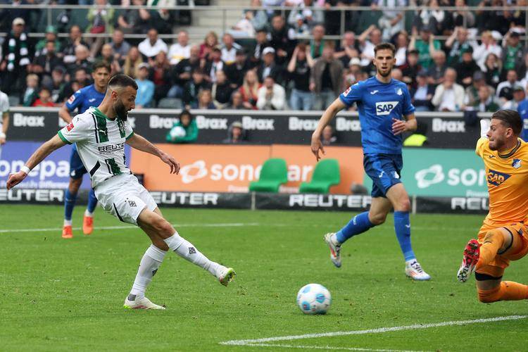 关于加时末段荷甲焦点战，门兴格拉德巴赫回应争议，球迷炸锅，数据趋势出现新变化的信息