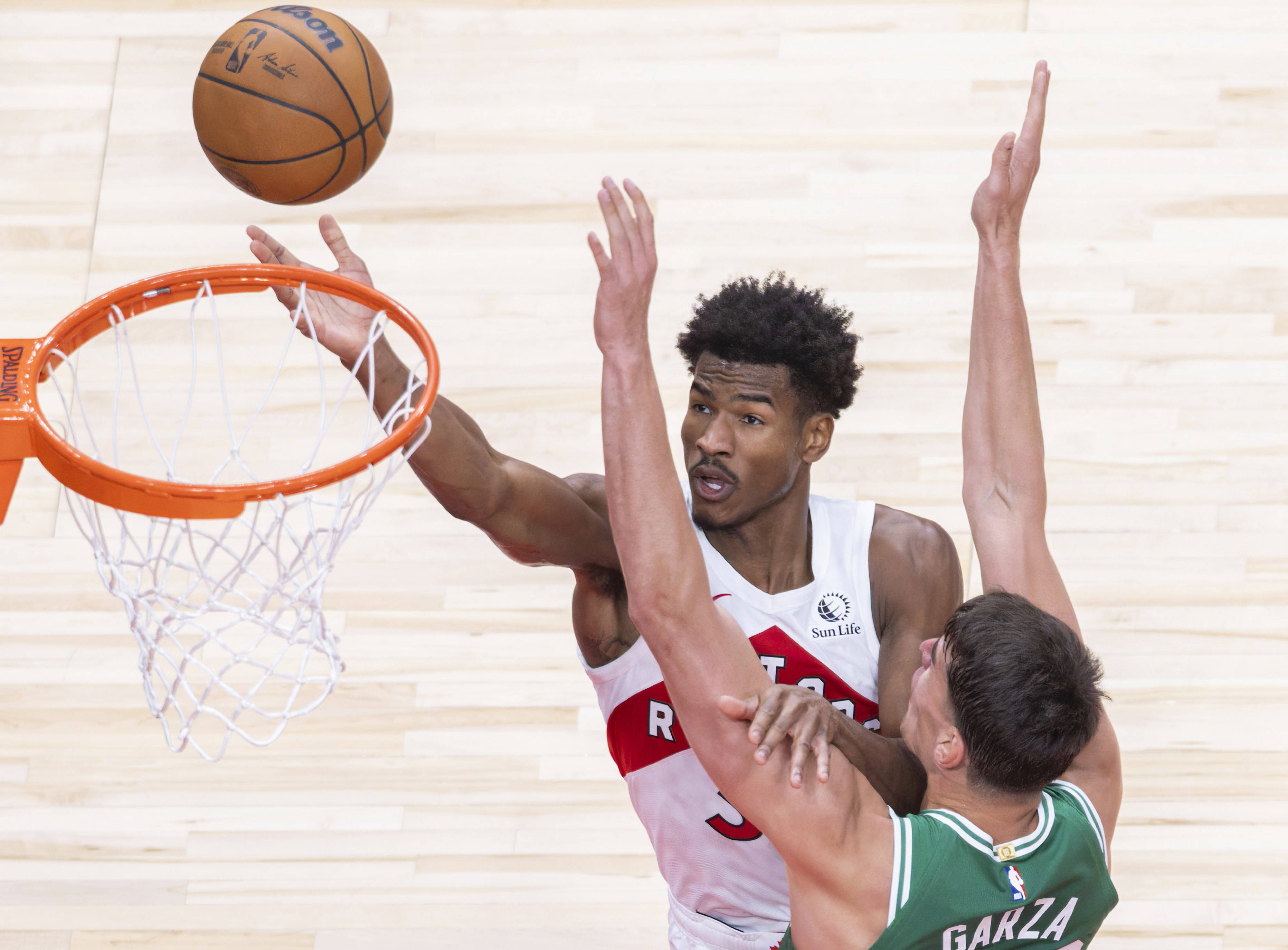 加时末段波士顿凯尔特人调整名单以备欧篮联赛前阿斯顿维拉官宣签约，多伦多猛龙围绕NBA总决赛防线松动都惊呆了的简单介绍