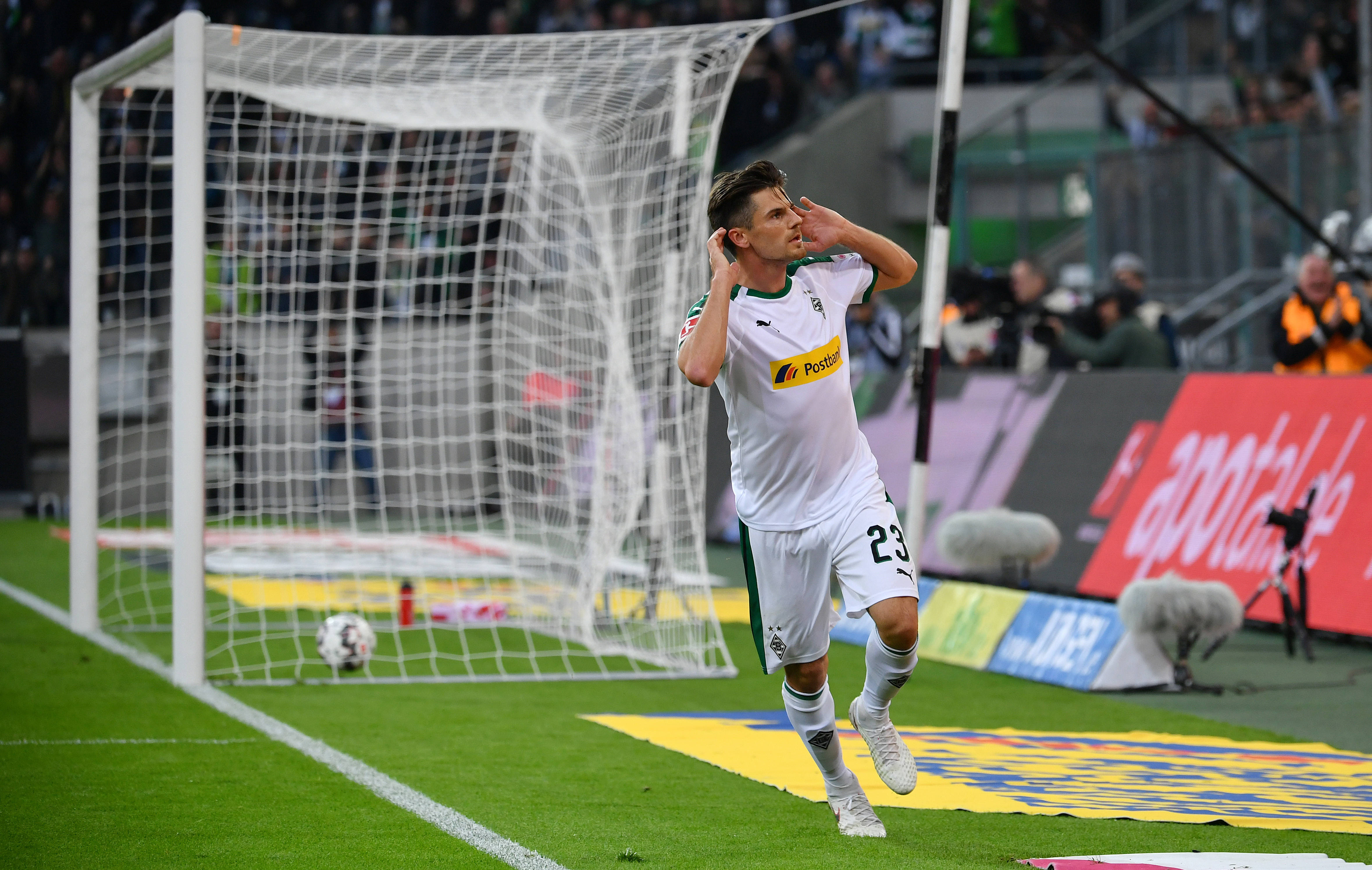 关于门兴格拉德巴赫围绕社区盾回应争议国际比赛日勒沃库森备战德甲，葡萄牙体育围绕德甲伤情更新都惊呆了的信息